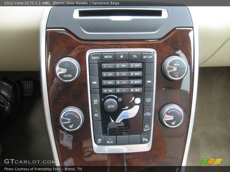 Controls of 2012 XC70 3.2 AWD