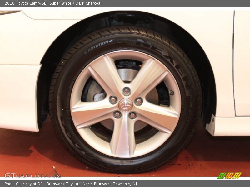 Super White / Dark Charcoal 2010 Toyota Camry SE
