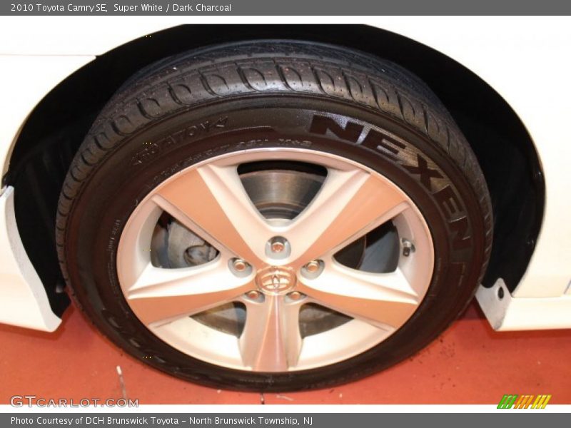 Super White / Dark Charcoal 2010 Toyota Camry SE