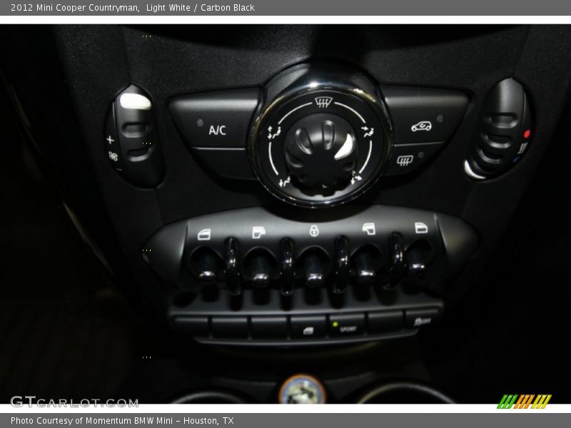 Light White / Carbon Black 2012 Mini Cooper Countryman