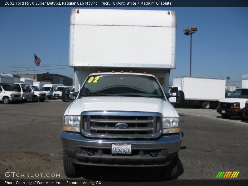 Oxford White / Medium Graphite 2002 Ford F550 Super Duty XL Regular Cab Moving Truck