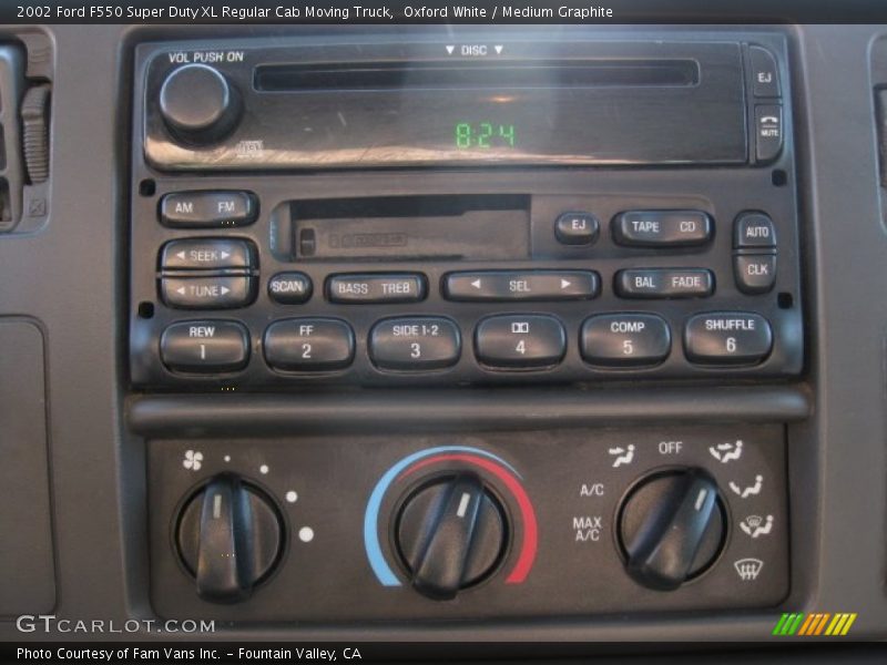 Oxford White / Medium Graphite 2002 Ford F550 Super Duty XL Regular Cab Moving Truck