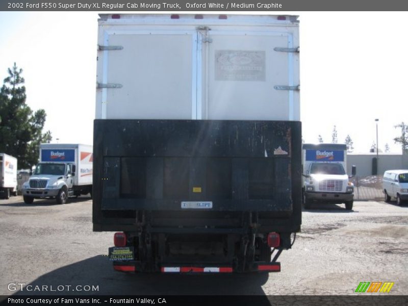 Oxford White / Medium Graphite 2002 Ford F550 Super Duty XL Regular Cab Moving Truck