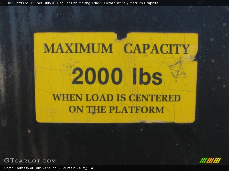 Oxford White / Medium Graphite 2002 Ford F550 Super Duty XL Regular Cab Moving Truck