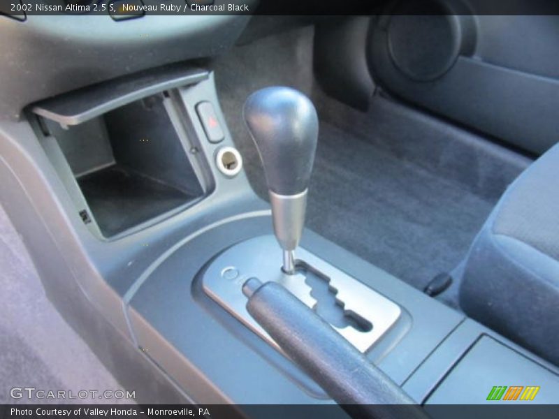 Nouveau Ruby / Charcoal Black 2002 Nissan Altima 2.5 S