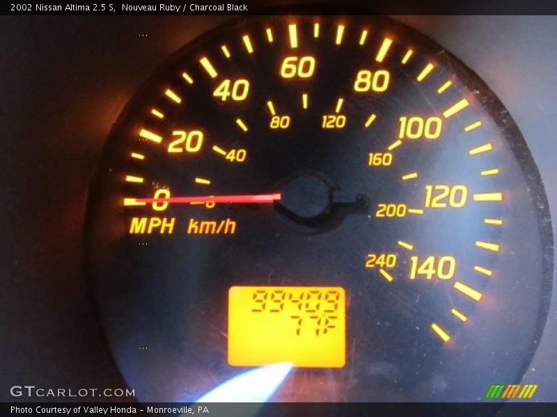 Nouveau Ruby / Charcoal Black 2002 Nissan Altima 2.5 S