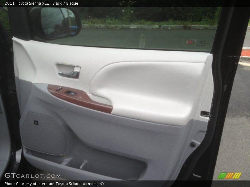 Black / Bisque 2011 Toyota Sienna XLE