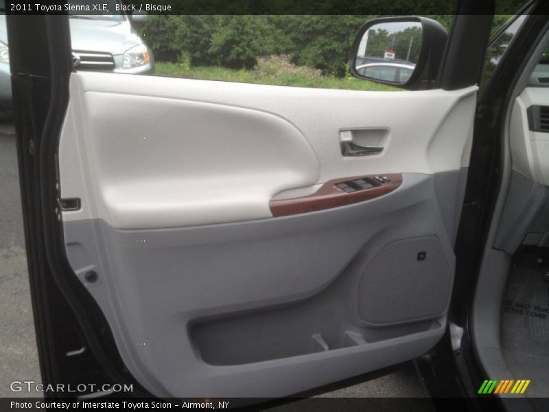 Black / Bisque 2011 Toyota Sienna XLE