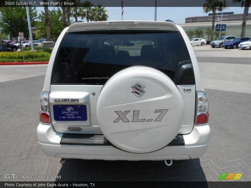 White Pearl / Beige 2006 Suzuki XL7