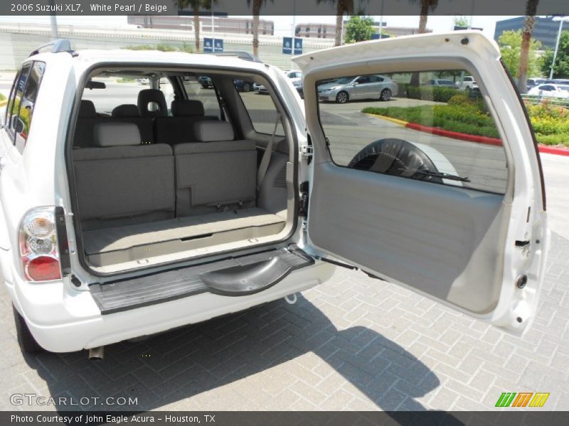 White Pearl / Beige 2006 Suzuki XL7