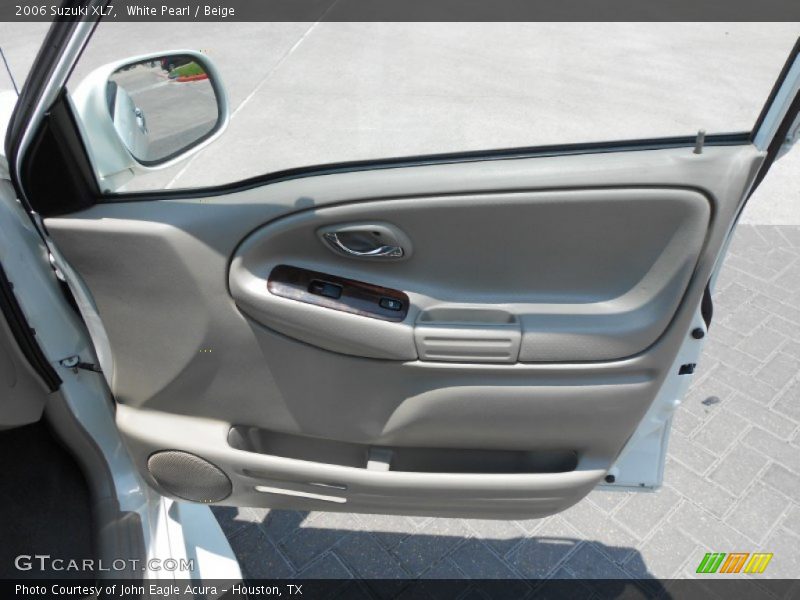 White Pearl / Beige 2006 Suzuki XL7