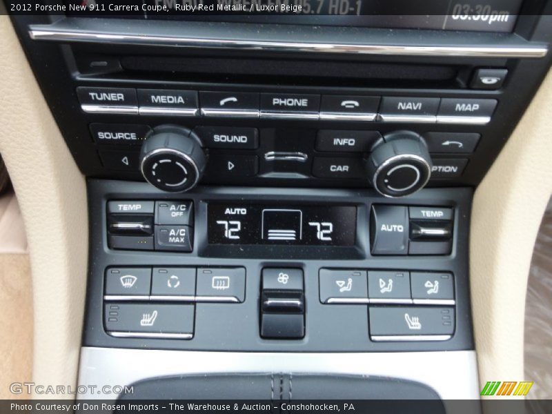 Controls of 2012 New 911 Carrera Coupe
