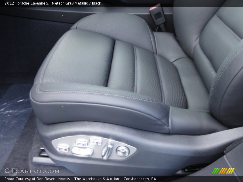 Front Seat of 2012 Cayenne S