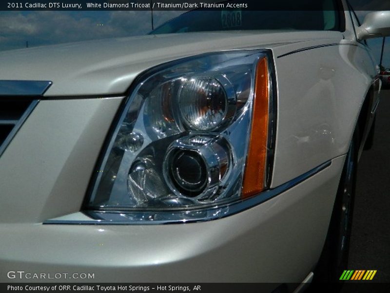 White Diamond Tricoat / Titanium/Dark Titanium Accents 2011 Cadillac DTS Luxury