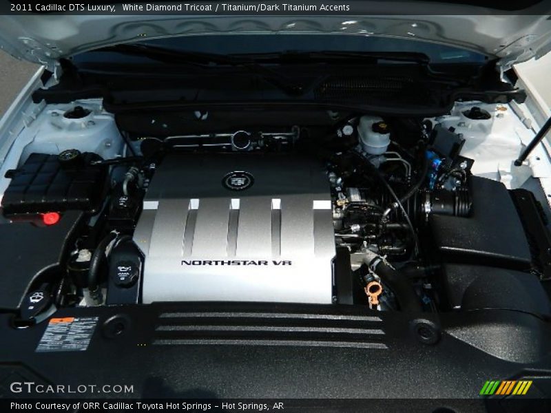 White Diamond Tricoat / Titanium/Dark Titanium Accents 2011 Cadillac DTS Luxury