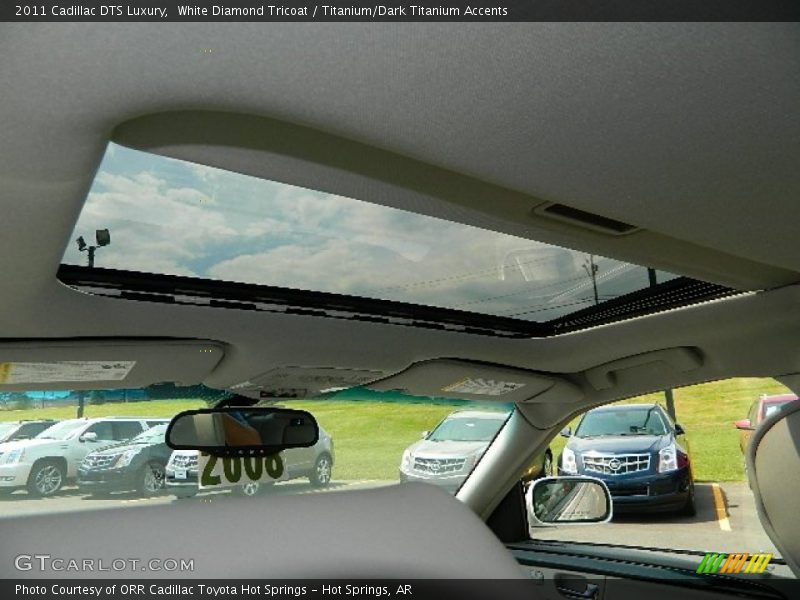 White Diamond Tricoat / Titanium/Dark Titanium Accents 2011 Cadillac DTS Luxury