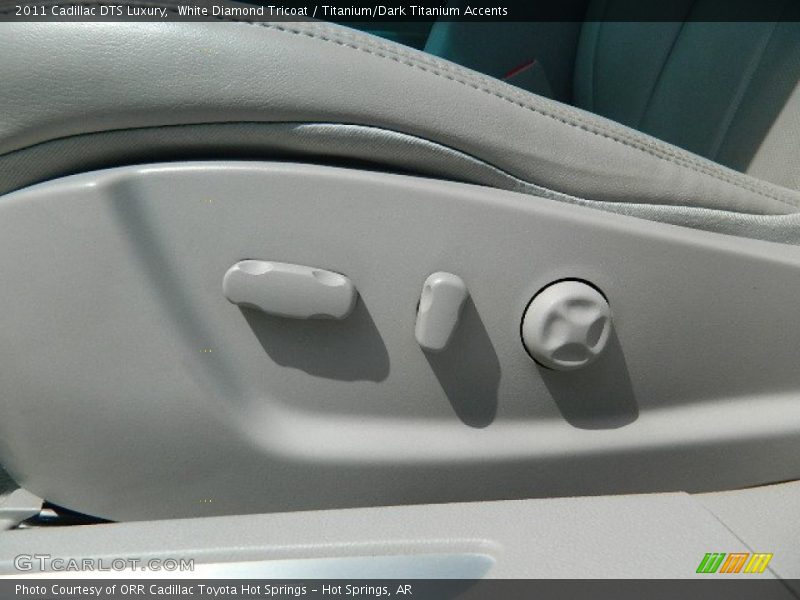 White Diamond Tricoat / Titanium/Dark Titanium Accents 2011 Cadillac DTS Luxury