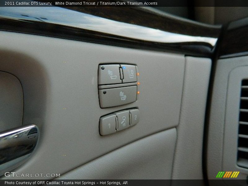 White Diamond Tricoat / Titanium/Dark Titanium Accents 2011 Cadillac DTS Luxury