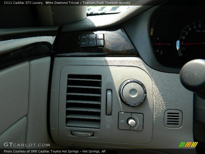 White Diamond Tricoat / Titanium/Dark Titanium Accents 2011 Cadillac DTS Luxury