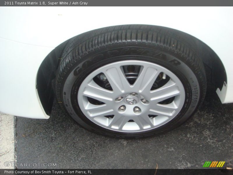 Super White / Ash Gray 2011 Toyota Matrix 1.8