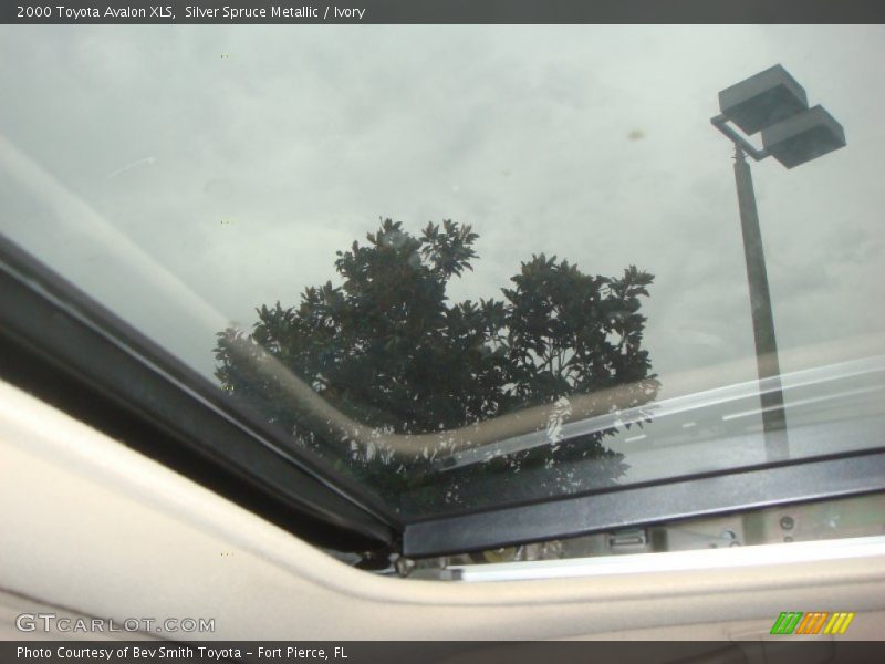 Silver Spruce Metallic / Ivory 2000 Toyota Avalon XLS