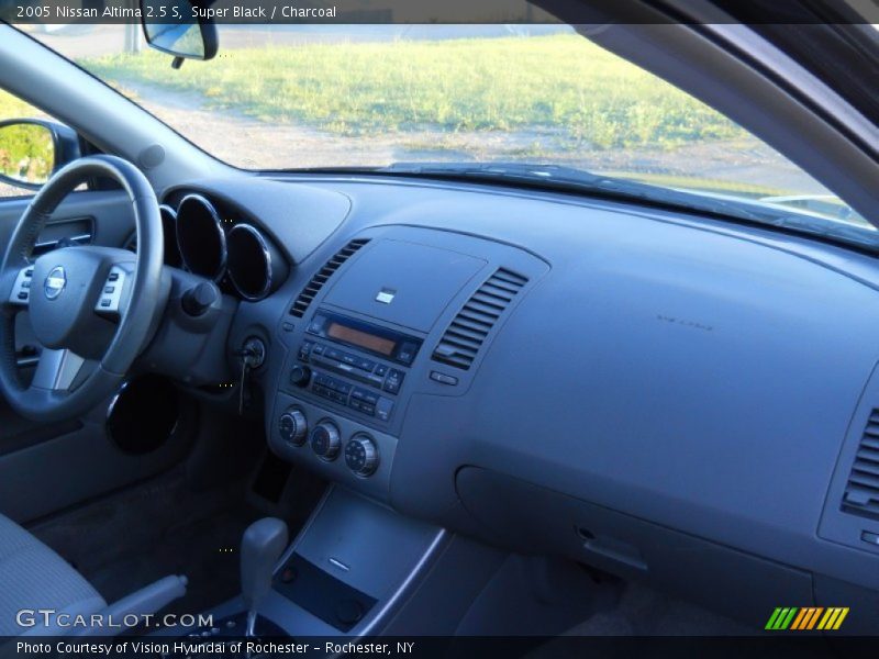 Super Black / Charcoal 2005 Nissan Altima 2.5 S