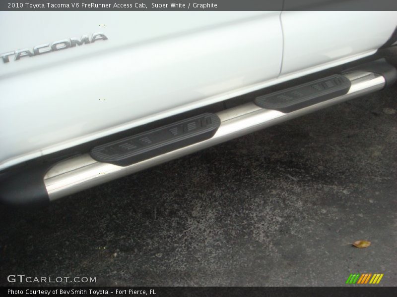 Super White / Graphite 2010 Toyota Tacoma V6 PreRunner Access Cab