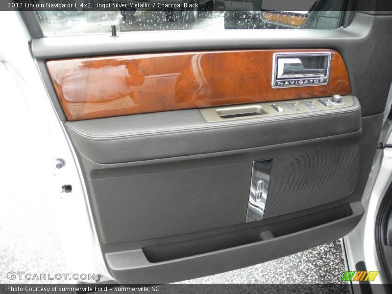 Door Panel of 2012 Navigator L 4x2
