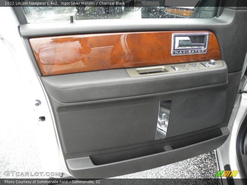 Door Panel of 2012 Navigator L 4x2