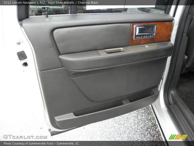 Door Panel of 2012 Navigator L 4x2