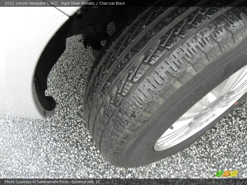 Ingot Silver Metallic / Charcoal Black 2012 Lincoln Navigator L 4x2
