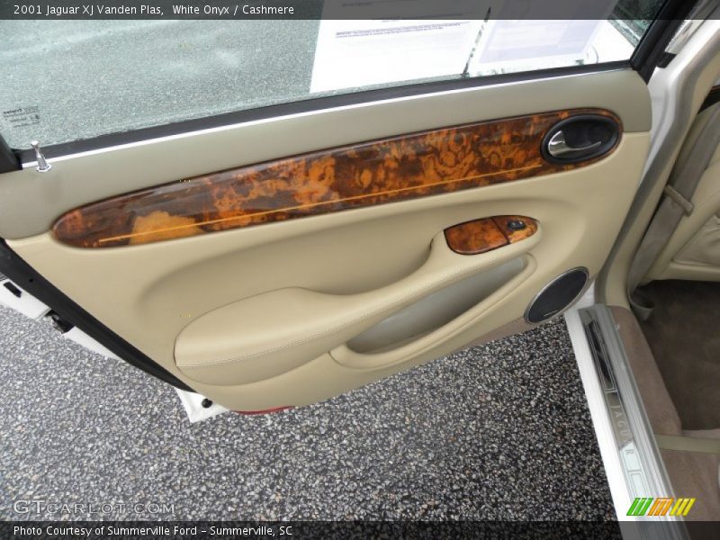 White Onyx / Cashmere 2001 Jaguar XJ Vanden Plas