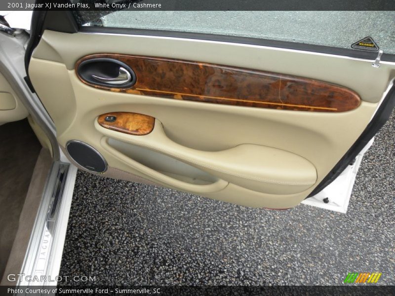 White Onyx / Cashmere 2001 Jaguar XJ Vanden Plas