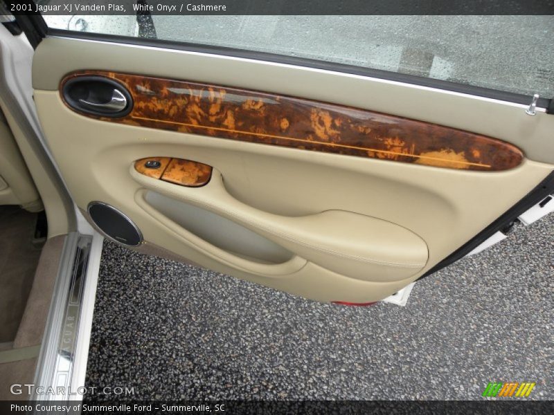 White Onyx / Cashmere 2001 Jaguar XJ Vanden Plas