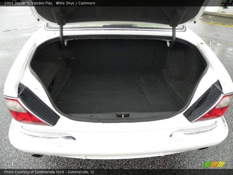 White Onyx / Cashmere 2001 Jaguar XJ Vanden Plas
