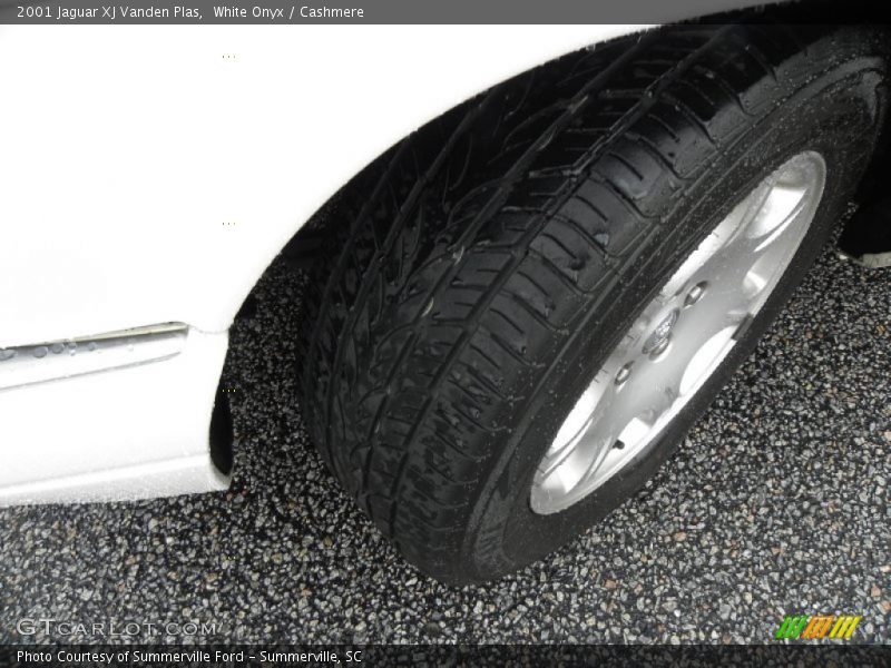 White Onyx / Cashmere 2001 Jaguar XJ Vanden Plas