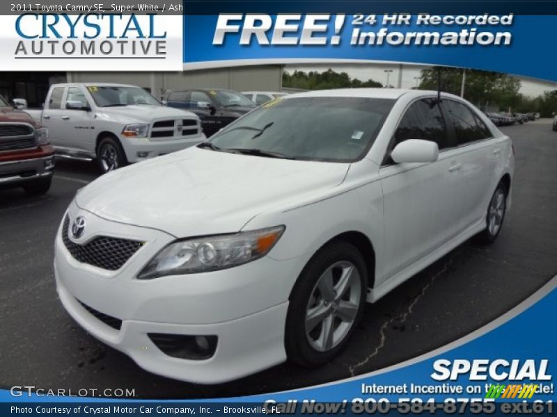 Super White / Ash 2011 Toyota Camry SE