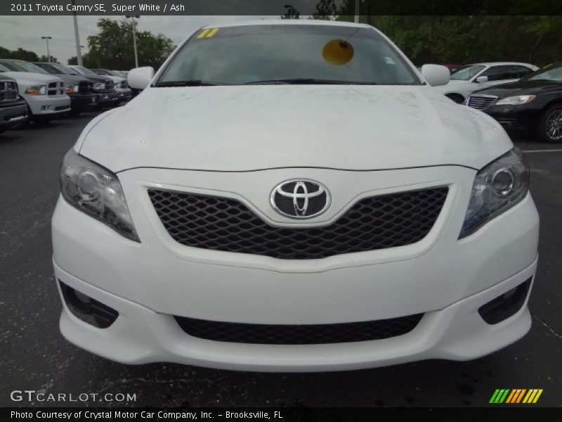 Super White / Ash 2011 Toyota Camry SE