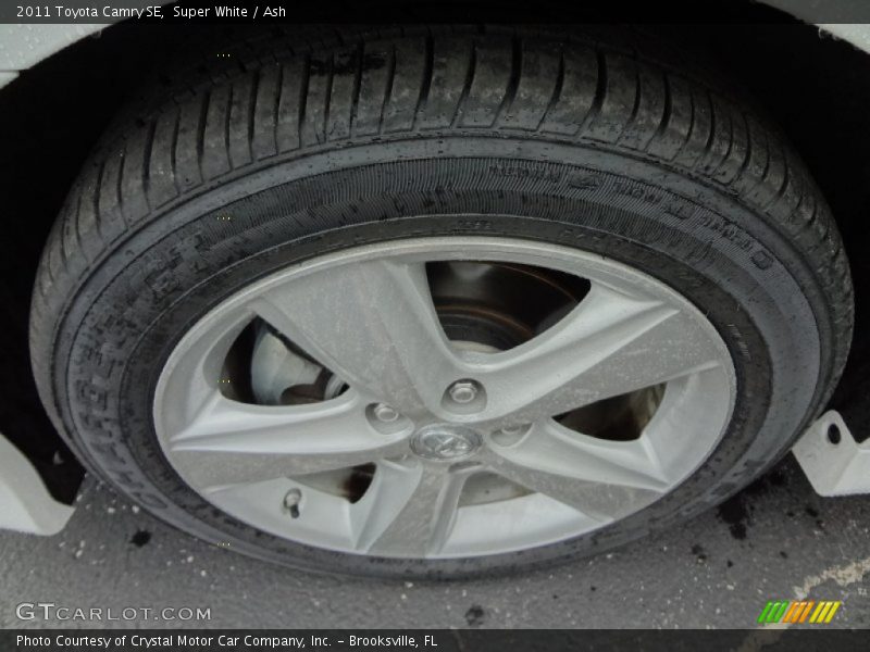 Super White / Ash 2011 Toyota Camry SE