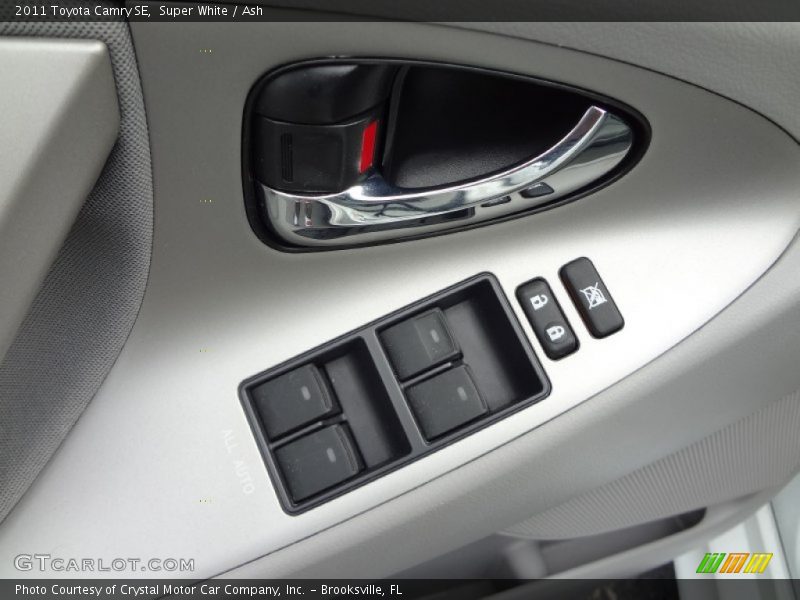Super White / Ash 2011 Toyota Camry SE