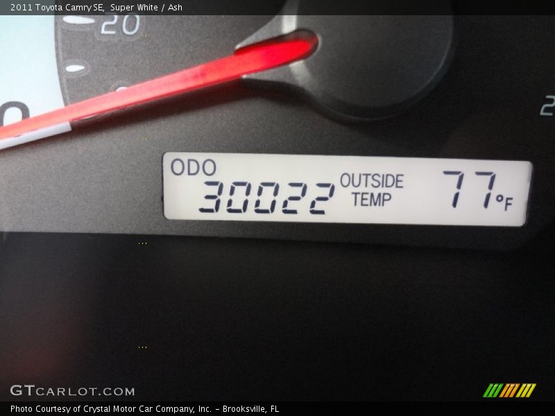 Super White / Ash 2011 Toyota Camry SE