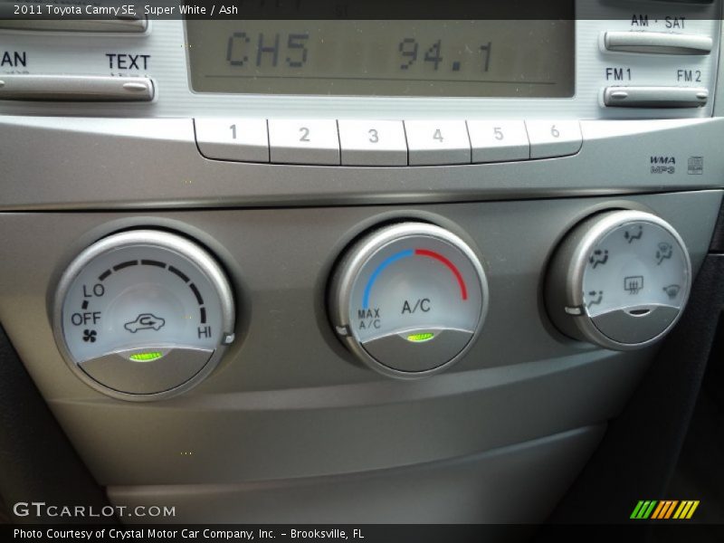 Super White / Ash 2011 Toyota Camry SE
