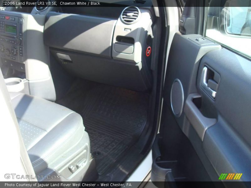 Chawton White / Black 2006 Land Rover LR3 V8 SE