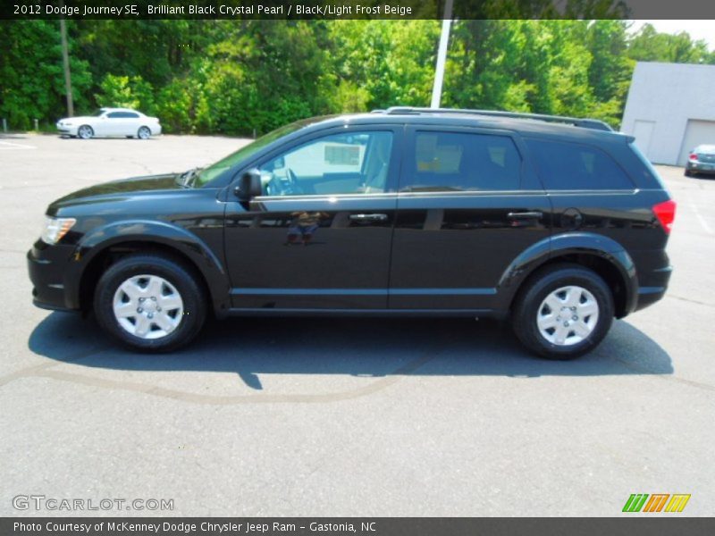 Brilliant Black Crystal Pearl / Black/Light Frost Beige 2012 Dodge Journey SE
