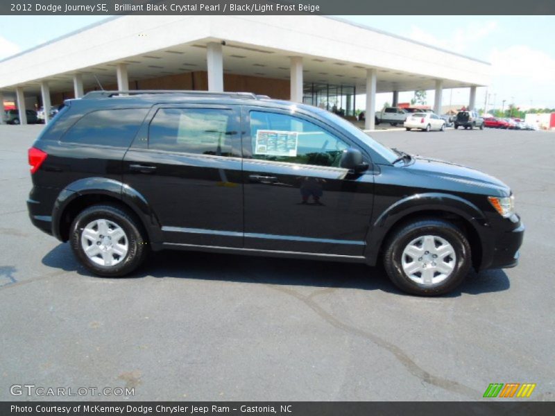 Brilliant Black Crystal Pearl / Black/Light Frost Beige 2012 Dodge Journey SE