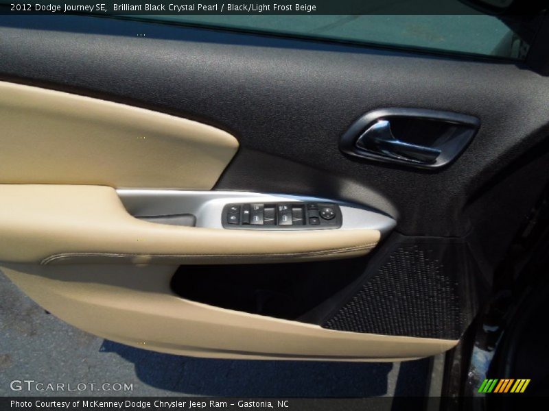 Brilliant Black Crystal Pearl / Black/Light Frost Beige 2012 Dodge Journey SE