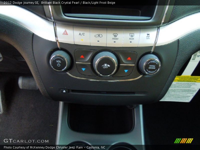 Brilliant Black Crystal Pearl / Black/Light Frost Beige 2012 Dodge Journey SE