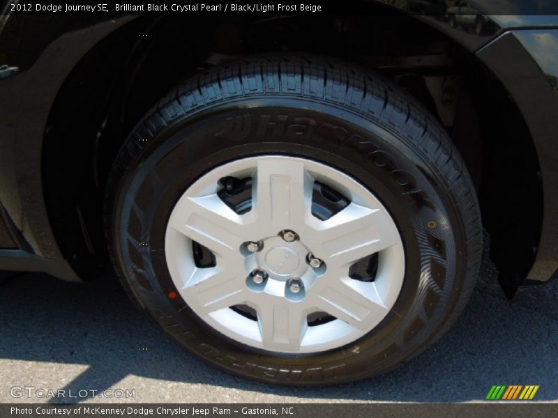 Brilliant Black Crystal Pearl / Black/Light Frost Beige 2012 Dodge Journey SE