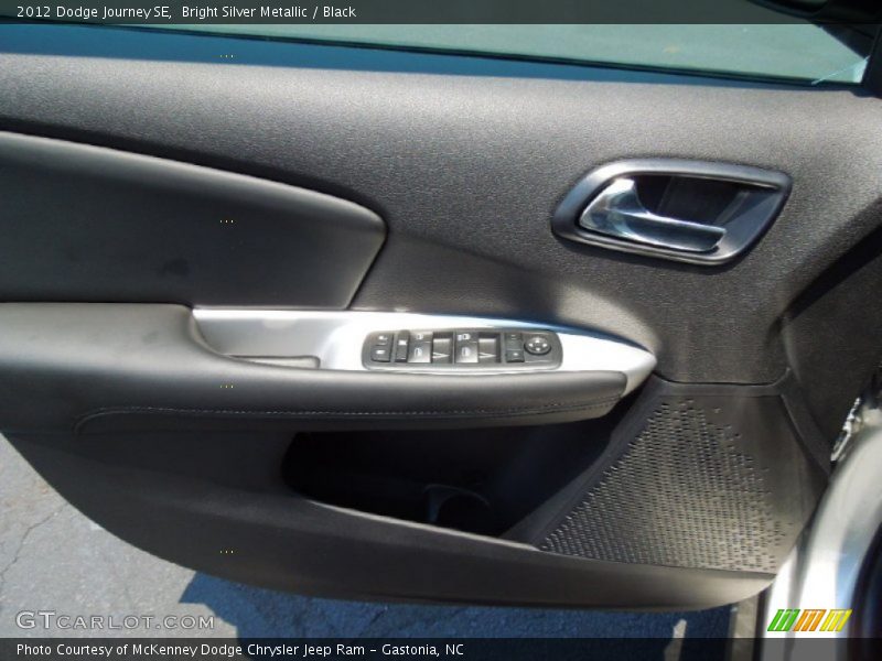 Bright Silver Metallic / Black 2012 Dodge Journey SE