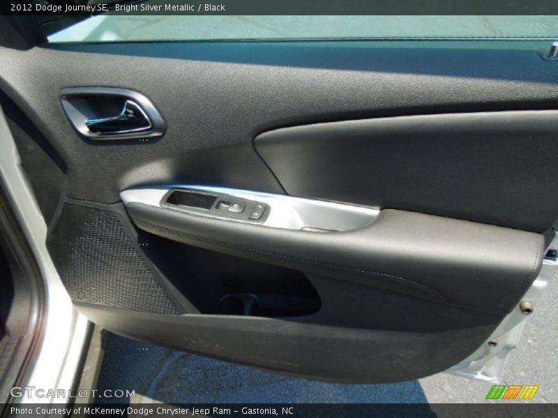 Bright Silver Metallic / Black 2012 Dodge Journey SE